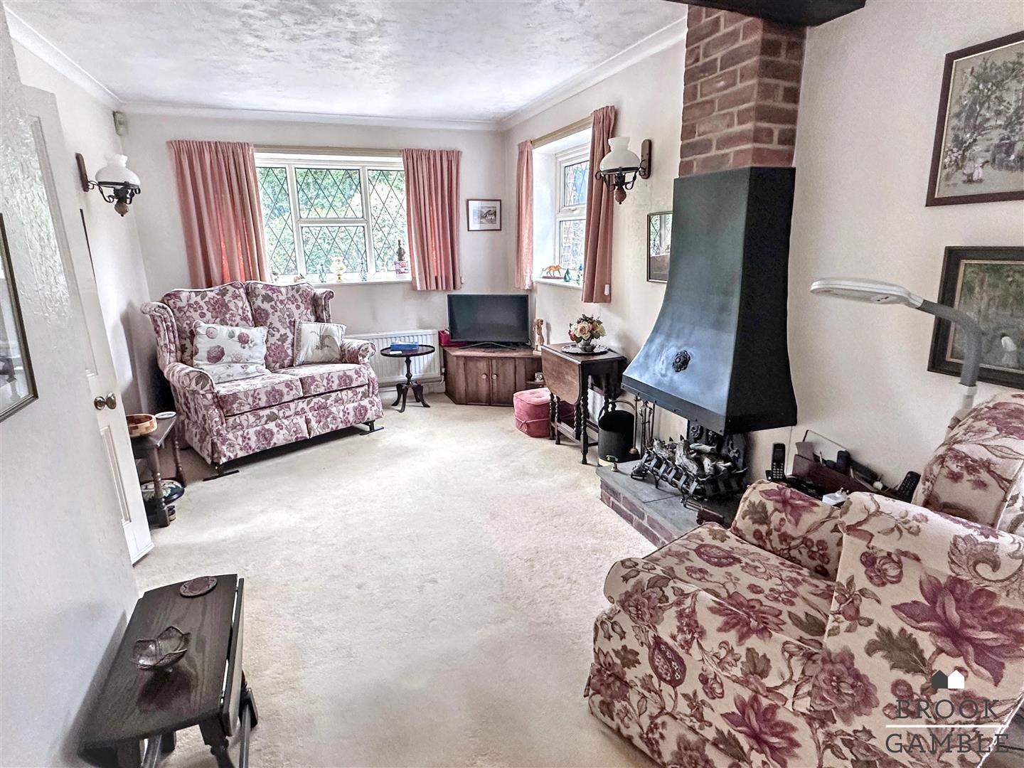 2 Bedroom House. Church Street in Eastbourne,  4